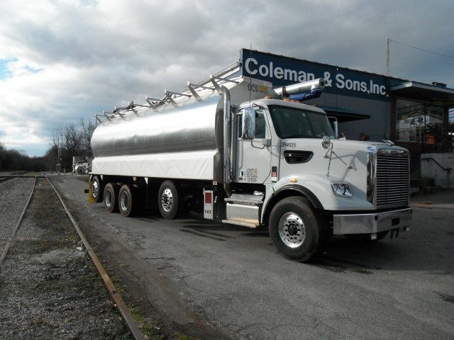 Bulk feed truck